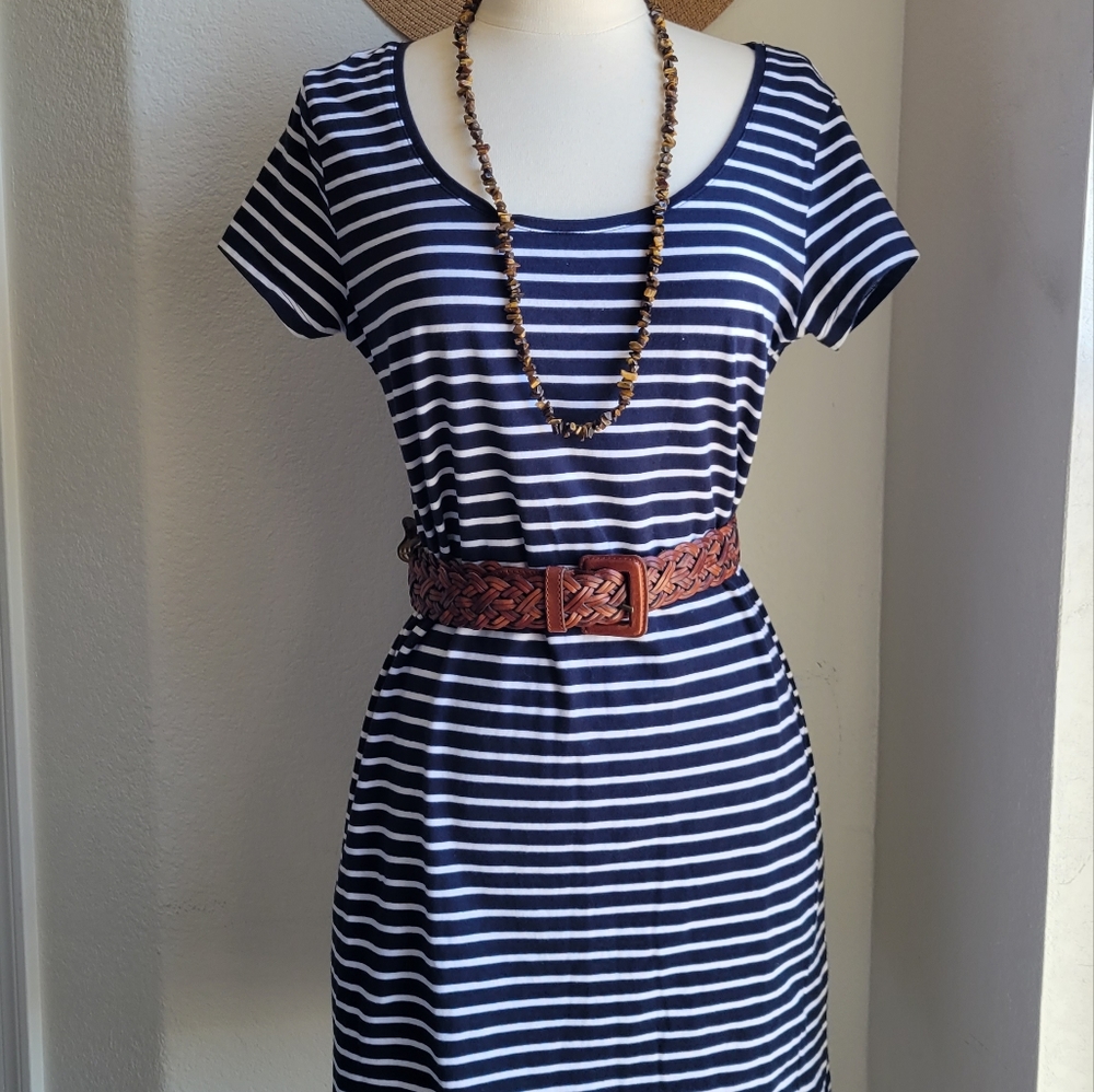 🛍 H&M Navy Blue & White Striped Dress size Large